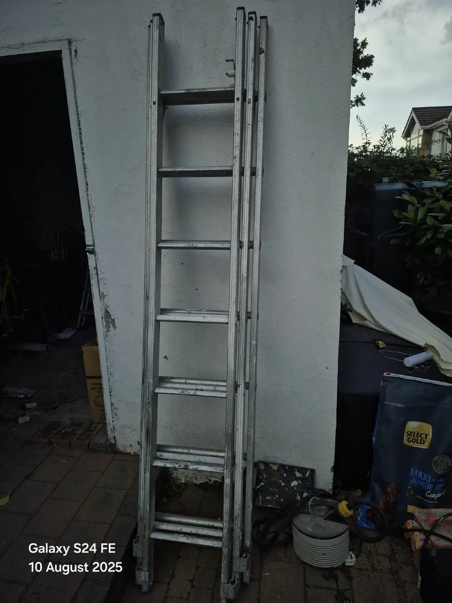 Aluminium treble ladder