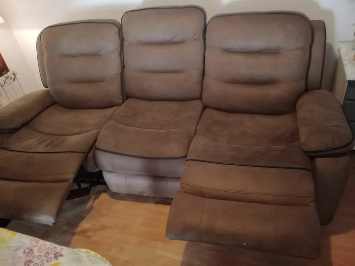 3 seater brown leather recliner sofa - Image 2
