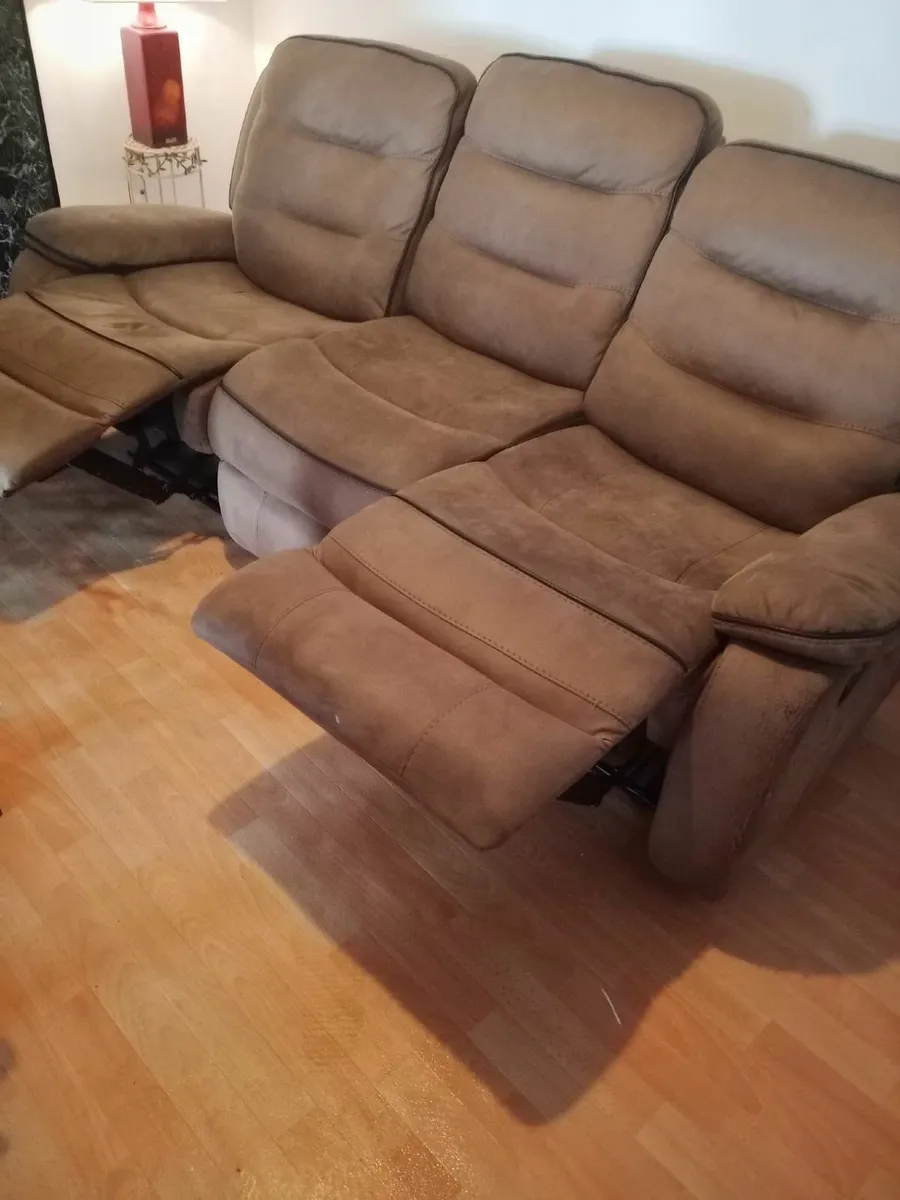 3 seater brown leather recliner sofa - Image 3