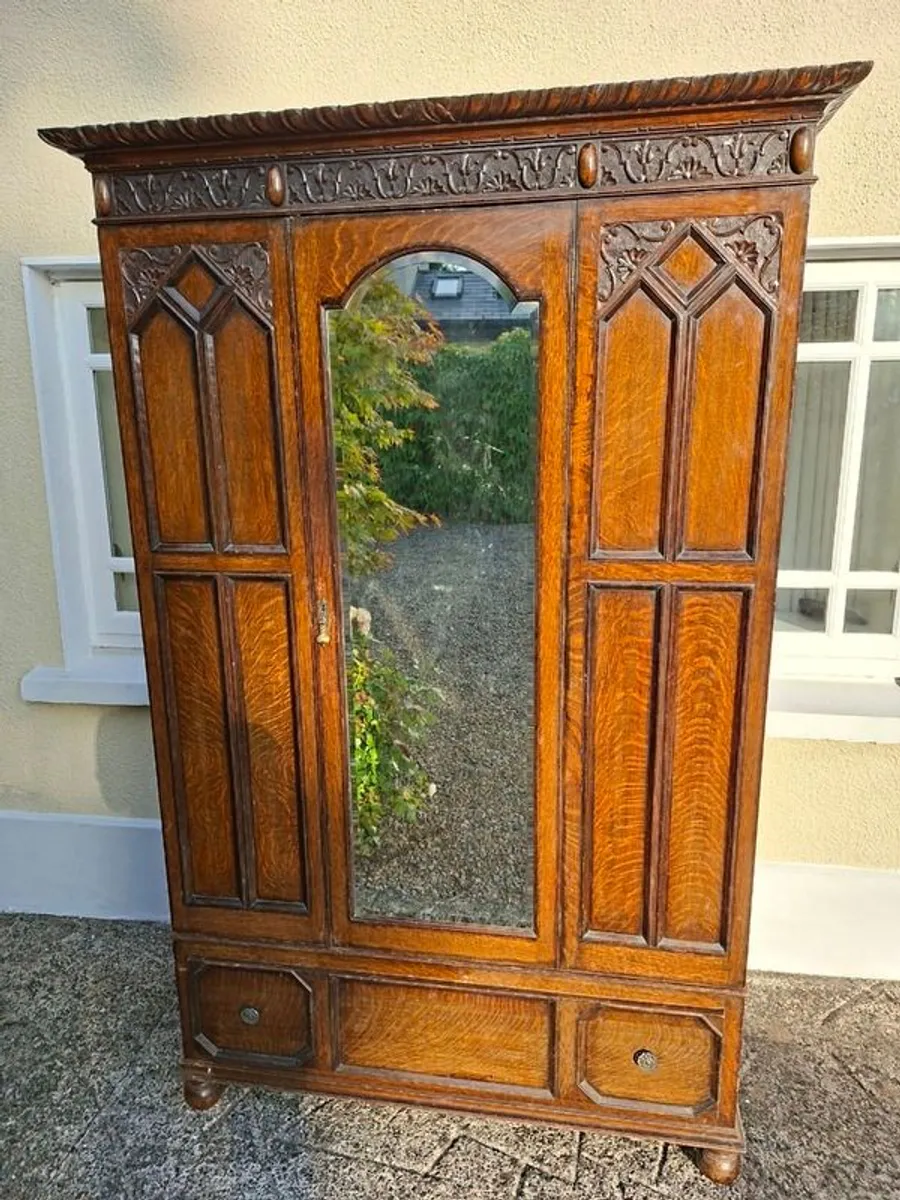 Vintage wardrobe - Image 1