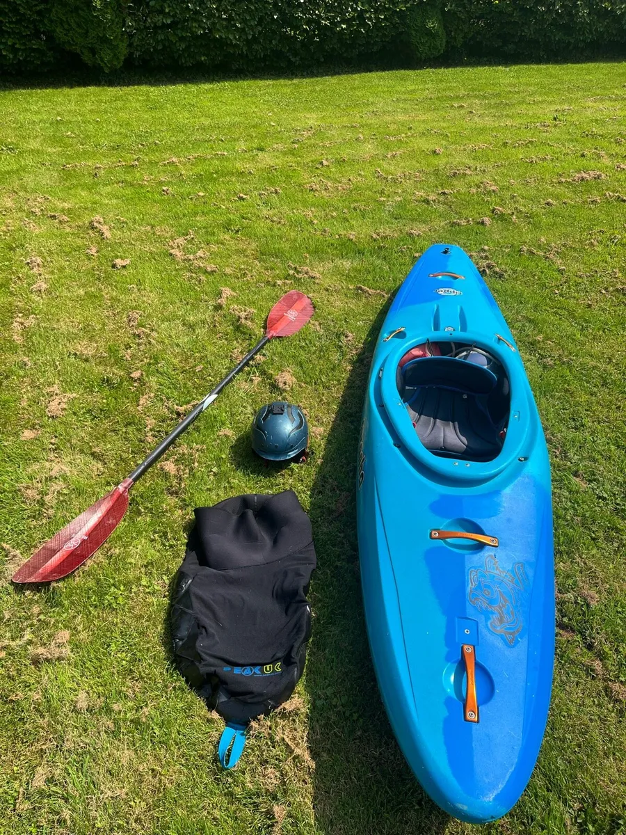 Kayak and kayaking gear - Image 1