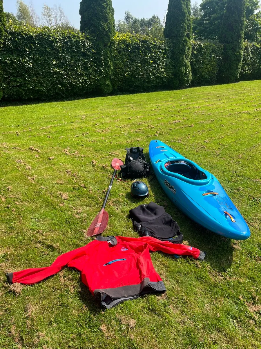 Kayak and kayaking gear - Image 2