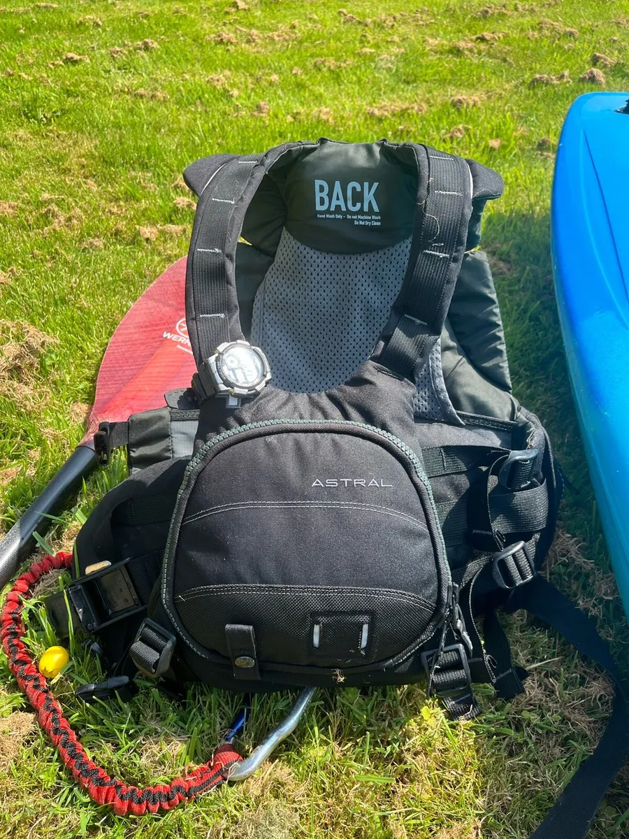 Kayak and kayaking gear - Image 3