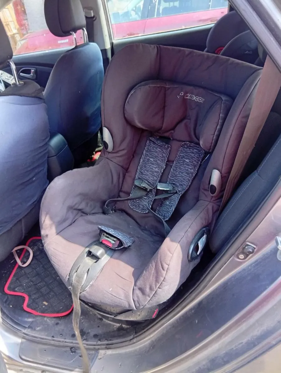 Car seat - Image 2