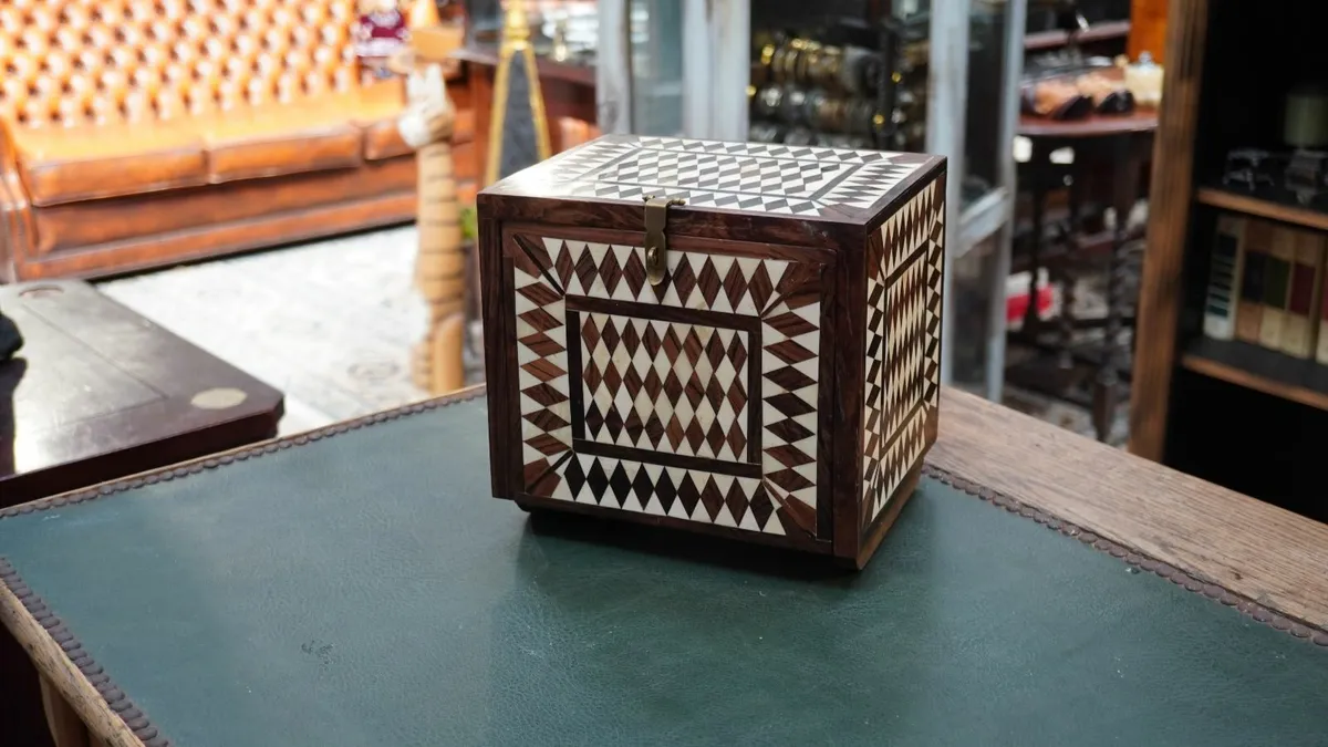🪵 Handmade Inlaid Wooden Box - Image 1