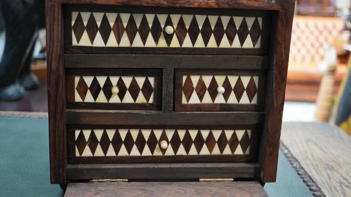 🪵 Handmade Inlaid Wooden Box - Image 4