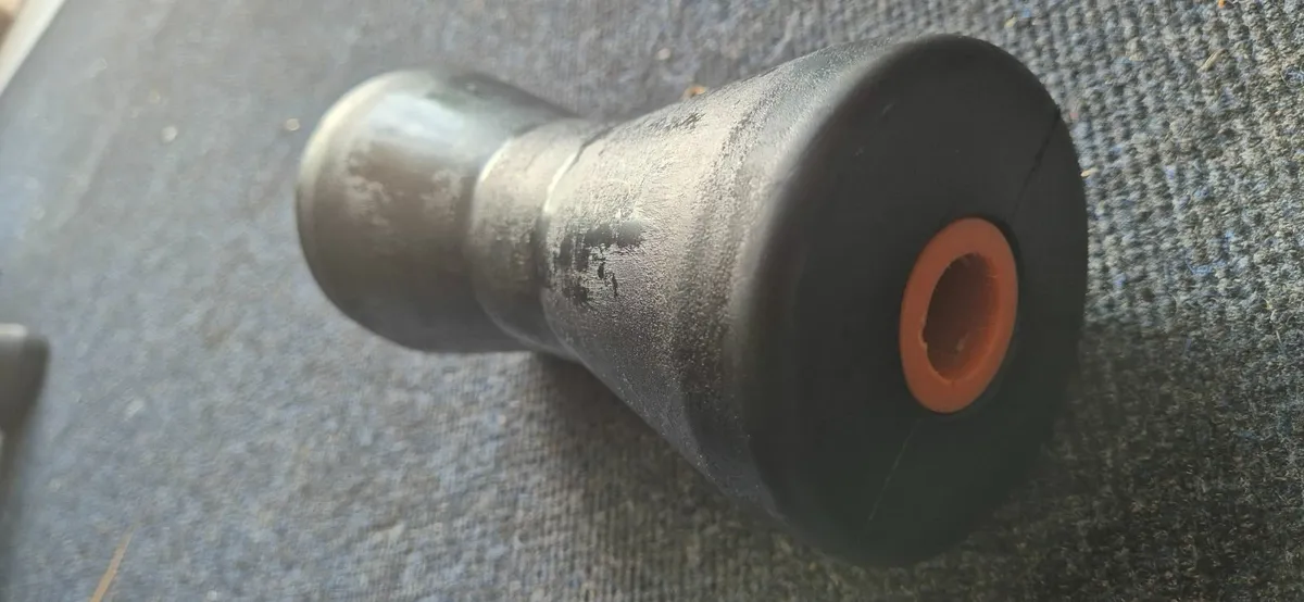 Heavy duty boat trailer  roller 200mm  €22