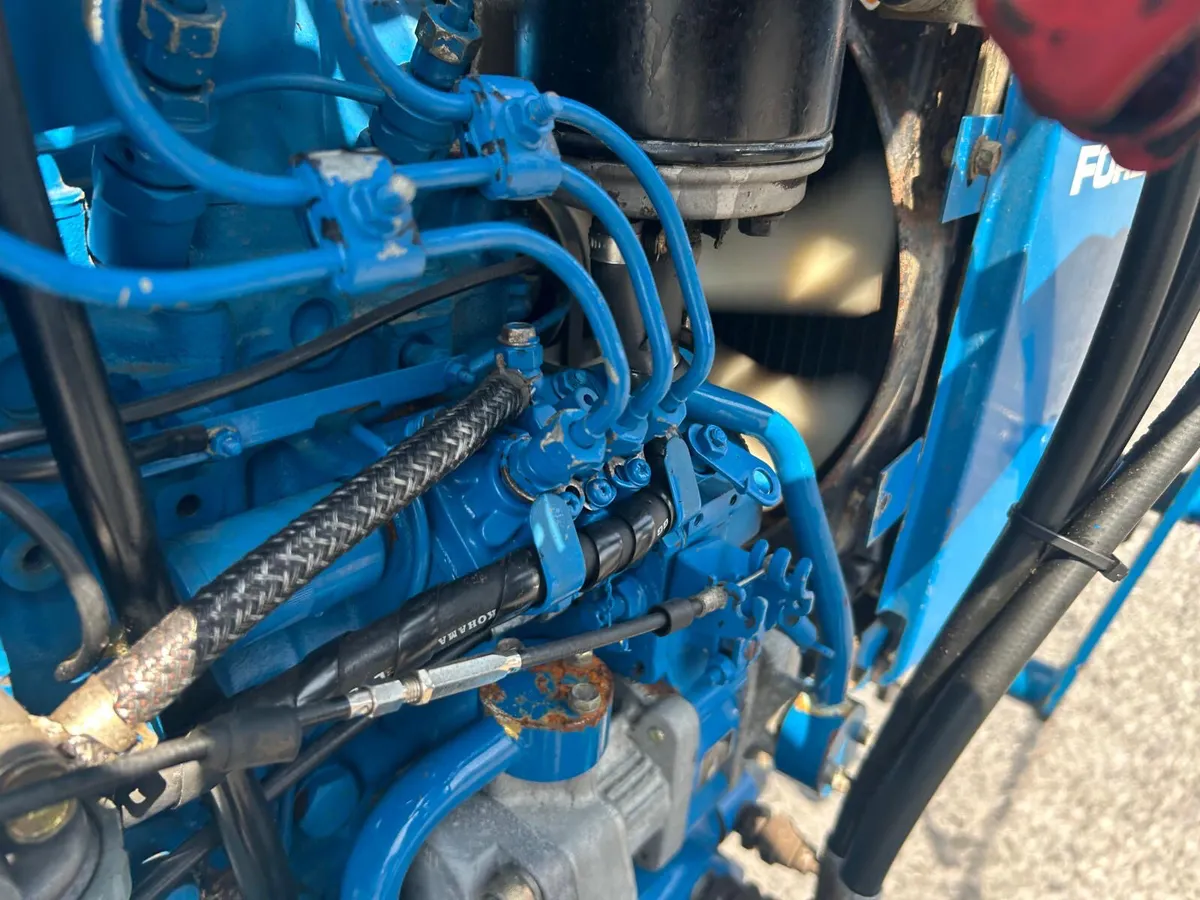 New Holland 1220 Compact Tractor with loader - Image 2