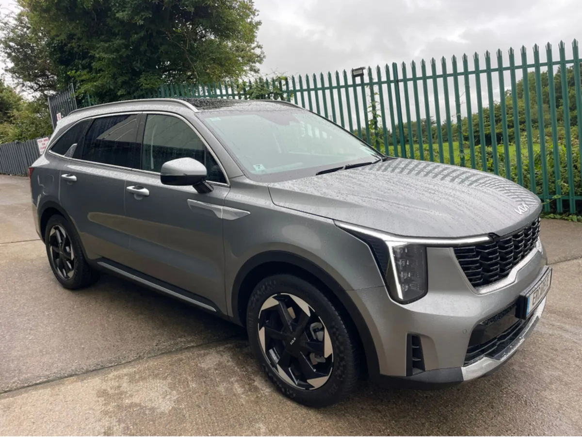 Kia Sorento 242 PHEV PE 7S 4WD TOP SPEC AS NEW - Image 2