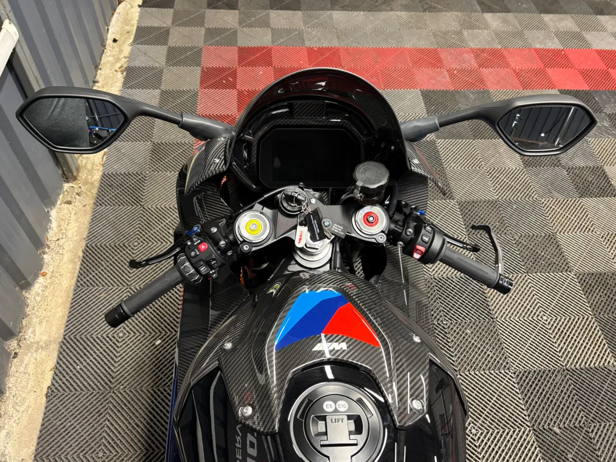 2023 232 BMW M 1000 R Full Carbon 9Kms - Image 4