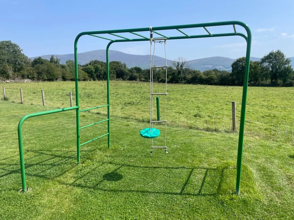 Climbing Frames/Monkey Bars - Image 4