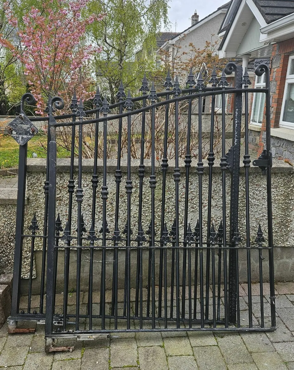 Gate - Image 1