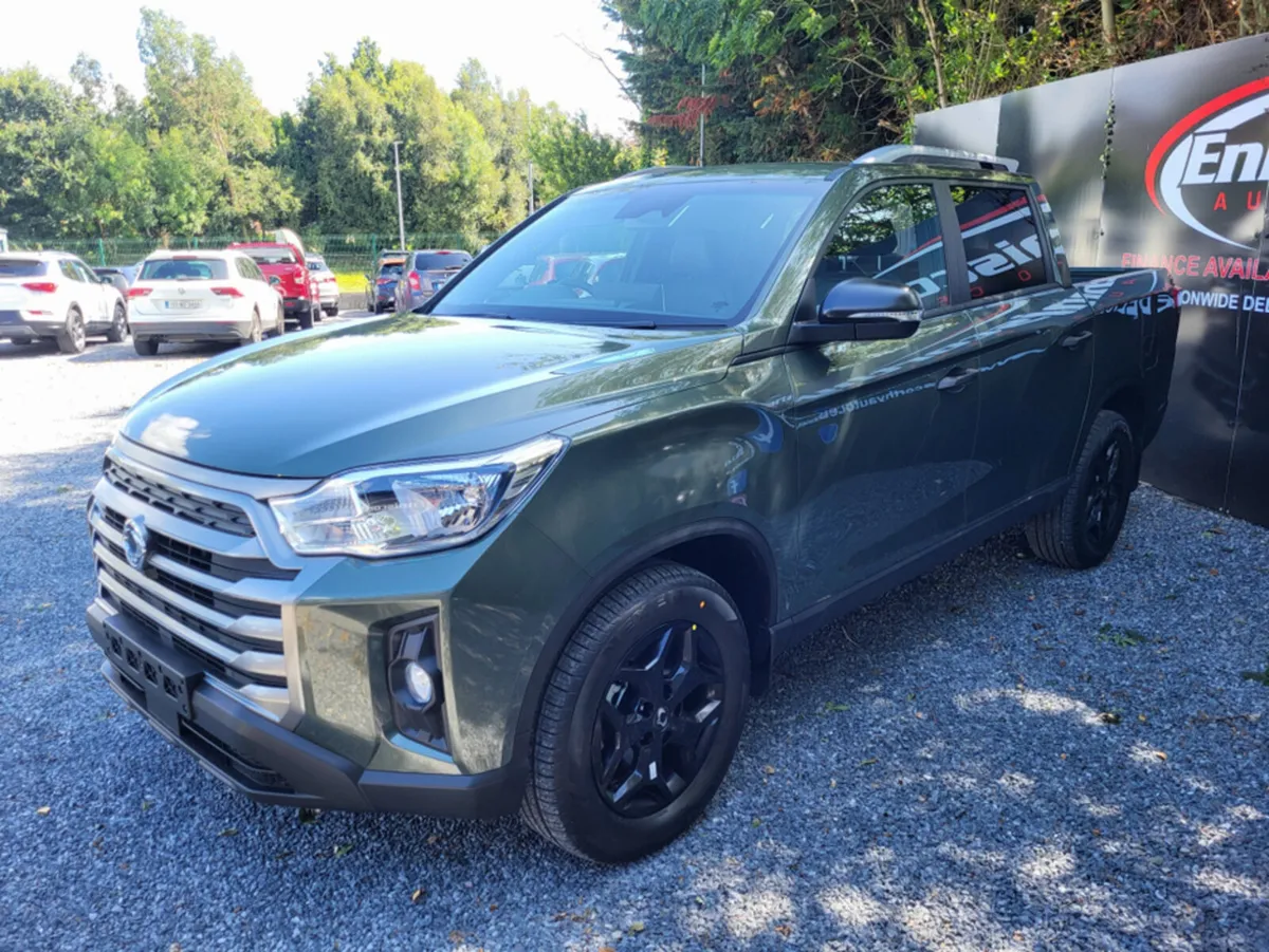 KGM Musso EL 2.2 AUTO CREW CAB 5 SEATER // €41750 - Image 3