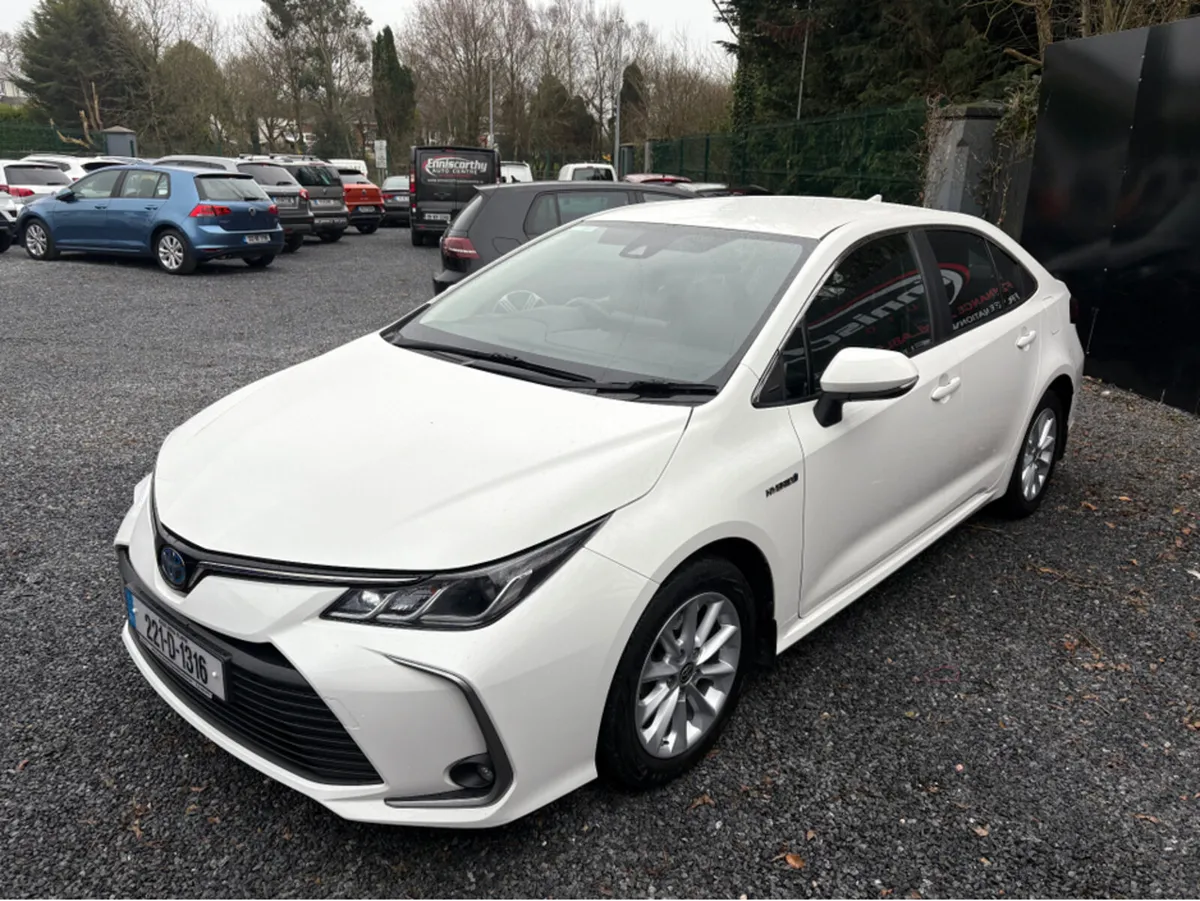 Toyota Corolla HYB LUNA SALOON 4DR AUTO// IMMACULA - Image 4