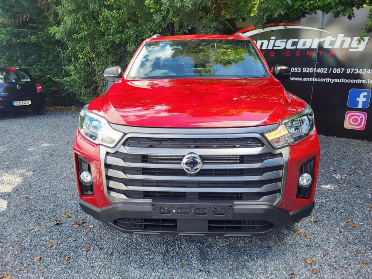 KGM Musso EL 2.2 AUTO CREW CAB 5 SEATER // €41750 - Image 2