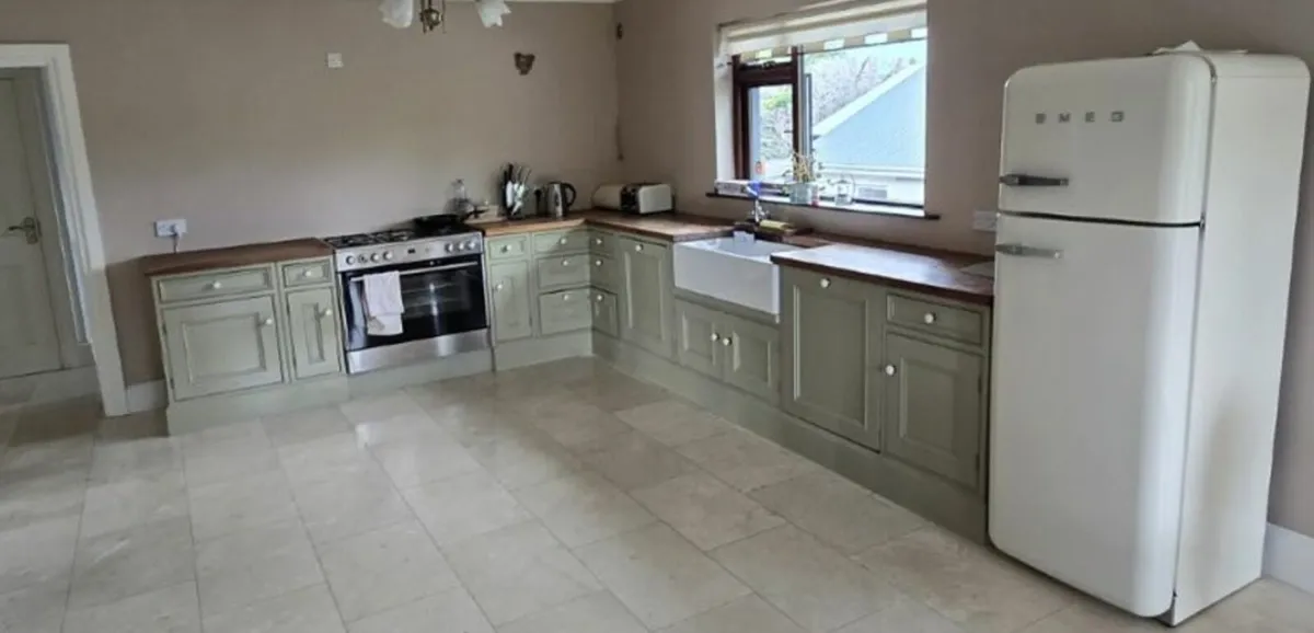fitted kitchen - Image 1