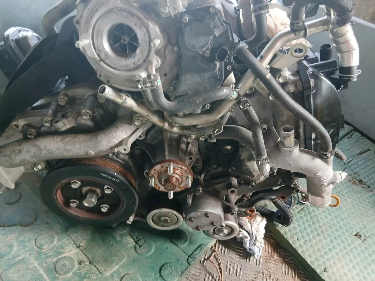 Toyota land cruiser engine - Image 2