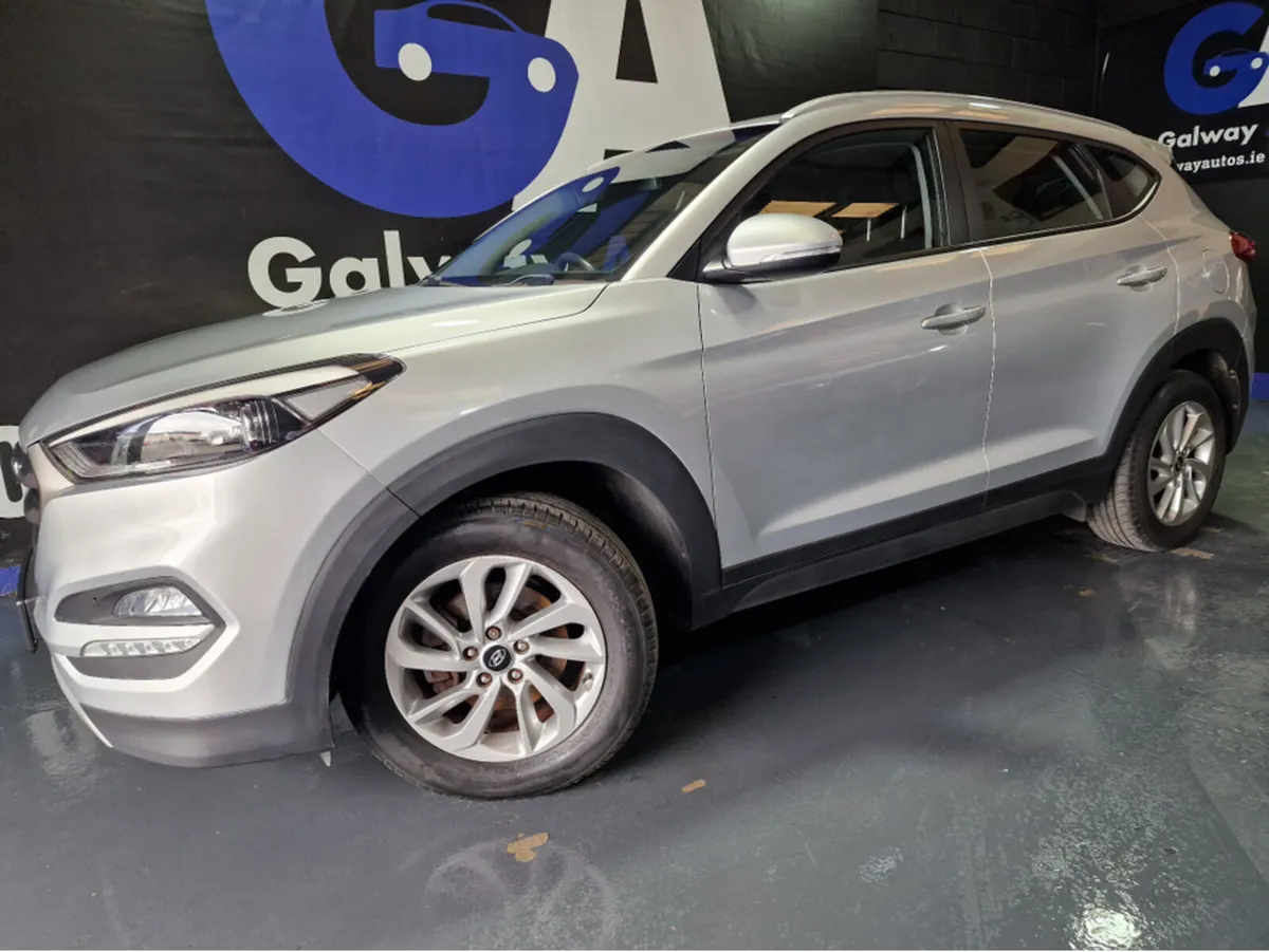 Hyundai Tucson SE NAV-LOW MILEAGE-REAR CAMERA WITH - Image 3