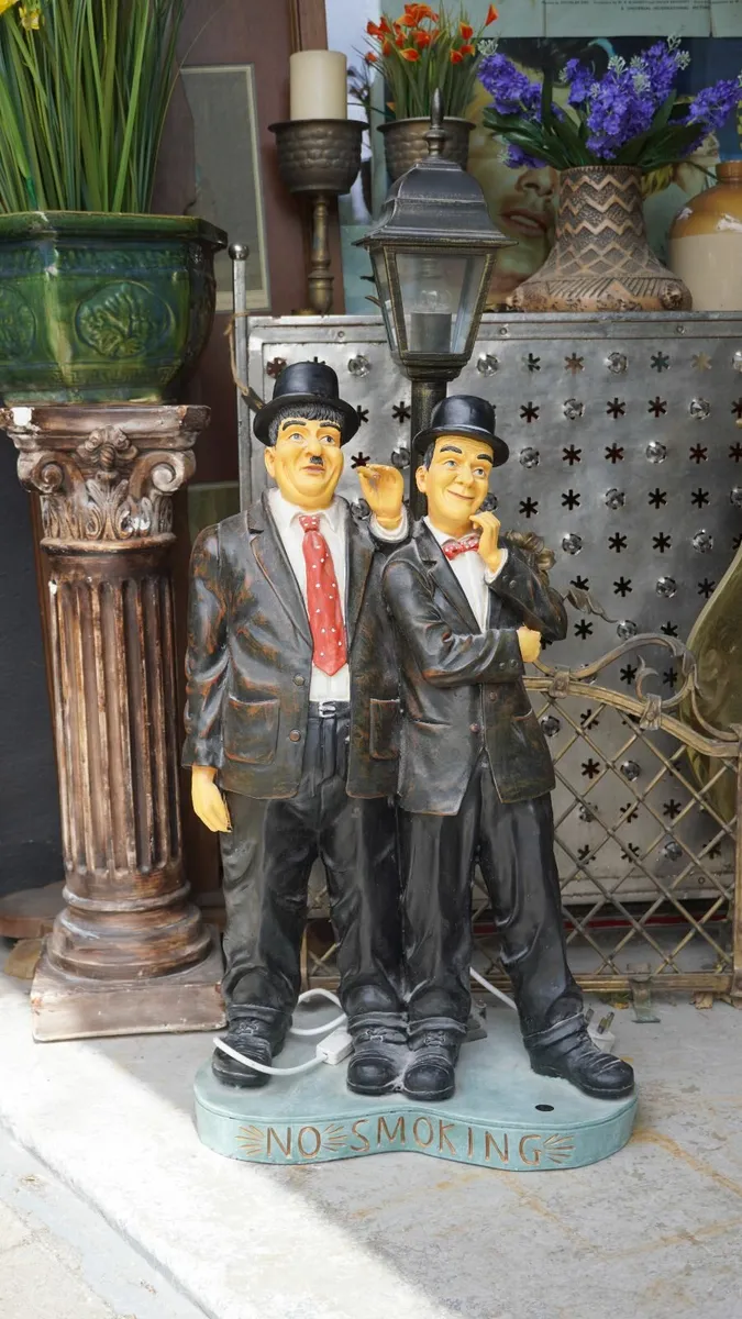 🎭 Laurel & Hardy “No Smoking” Lamp - Image 1