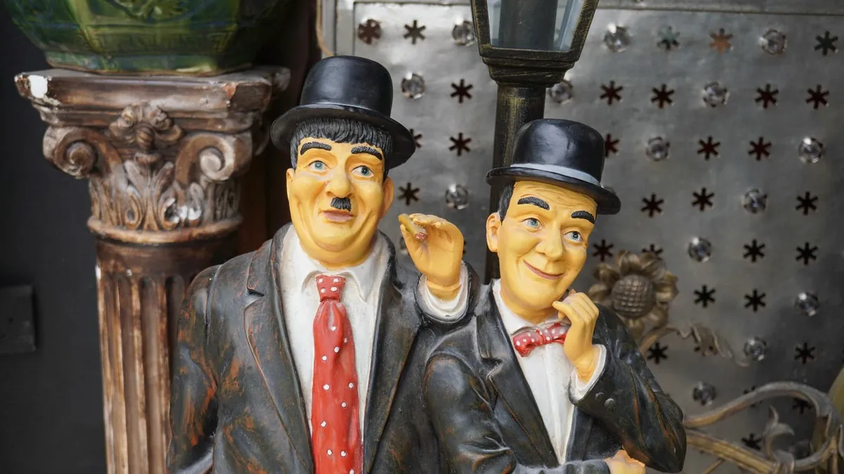 🎭 Laurel & Hardy “No Smoking” Lamp - Image 2