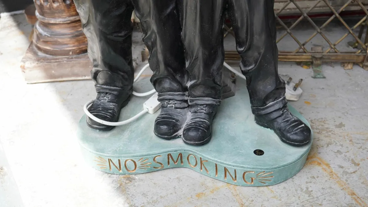 🎭 Laurel & Hardy “No Smoking” Lamp - Image 3