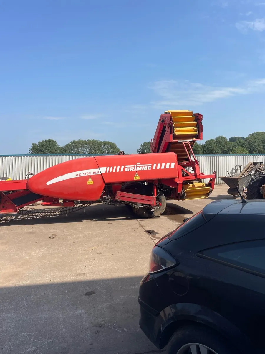 Potato harvester - Image 1