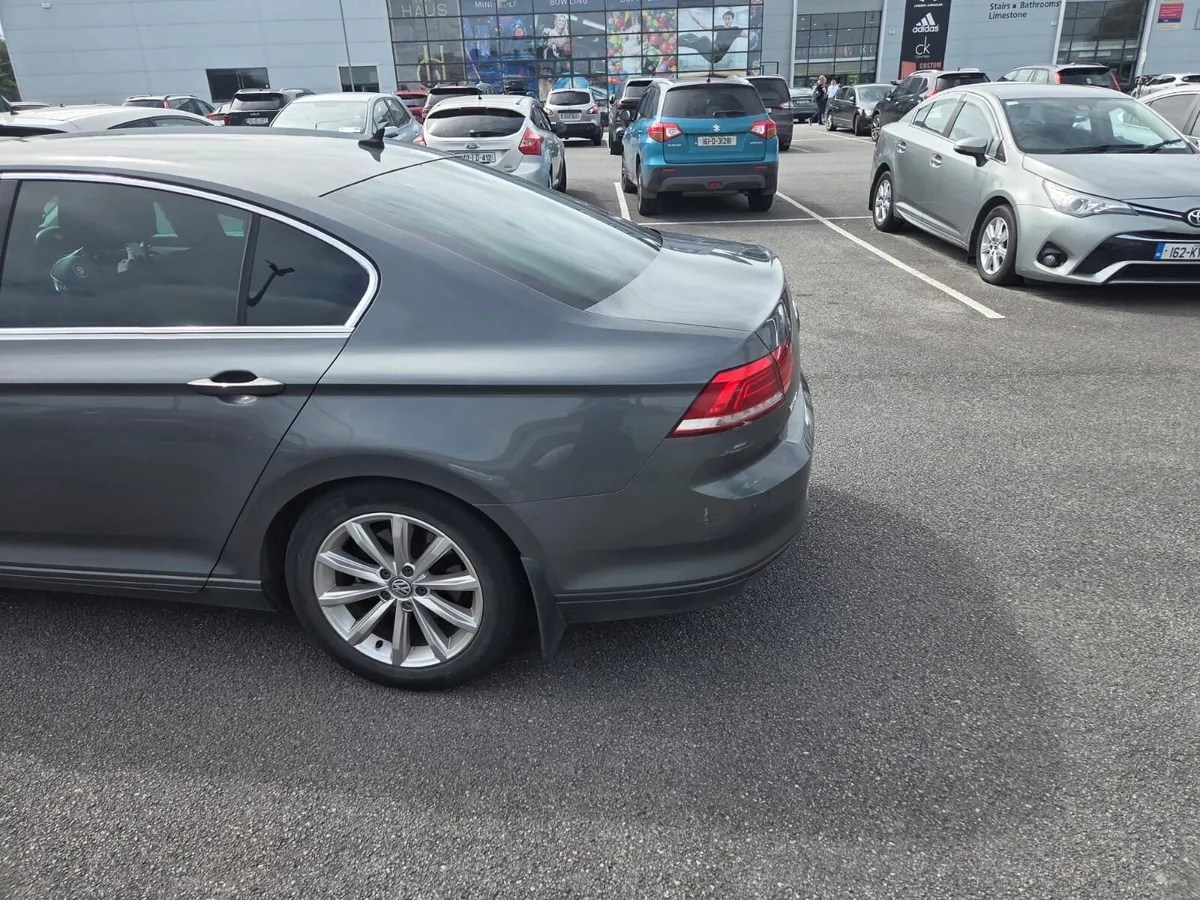 Volkswagen Passat - Image 4