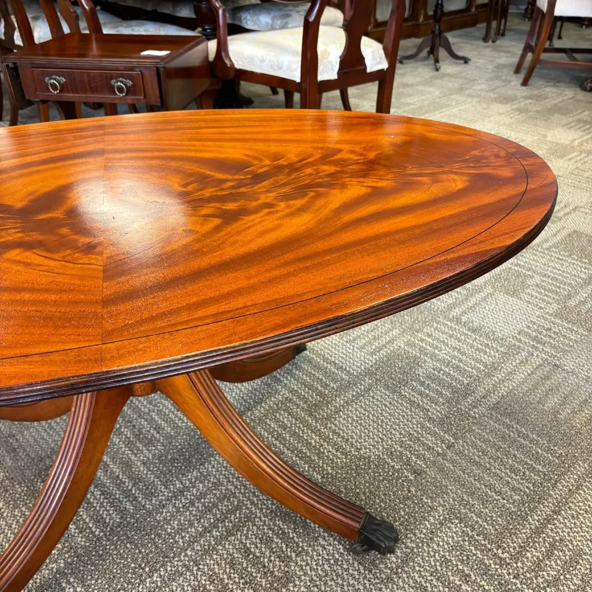 Fabulous mahogany flamed oval shaped coffee table - Image 2