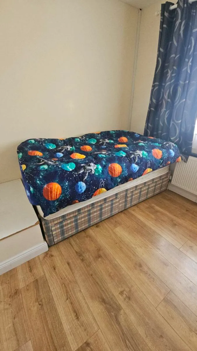 Single 3ft bed and mattress for sale