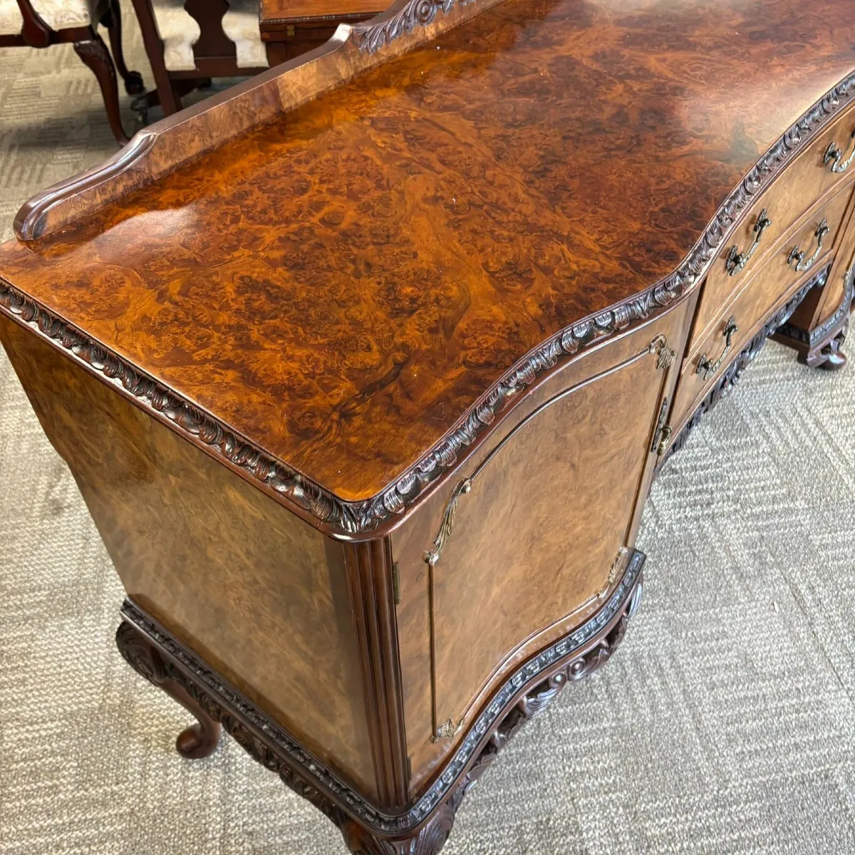 Fabulous walnut burr glass top Queen Anne style si - Image 4