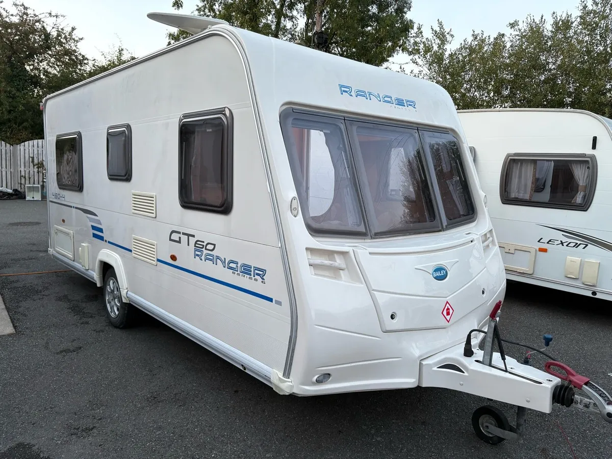 Fixed bed light weight caravan - Image 2