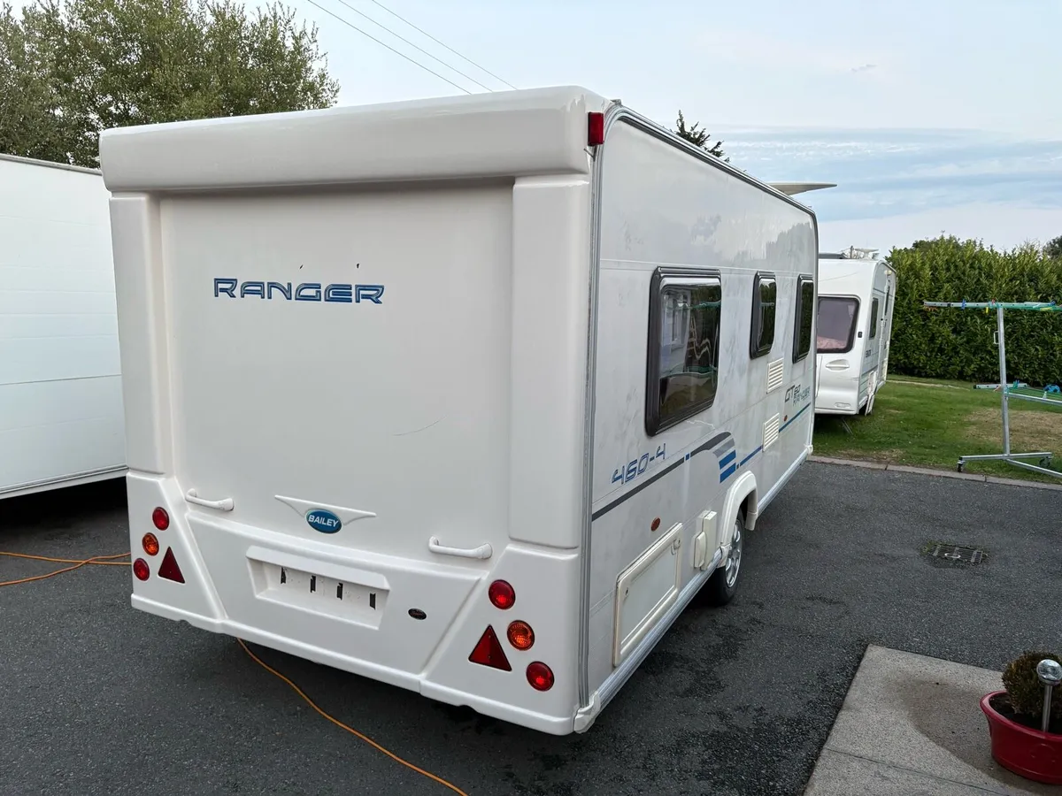 Fixed bed light weight caravan - Image 3