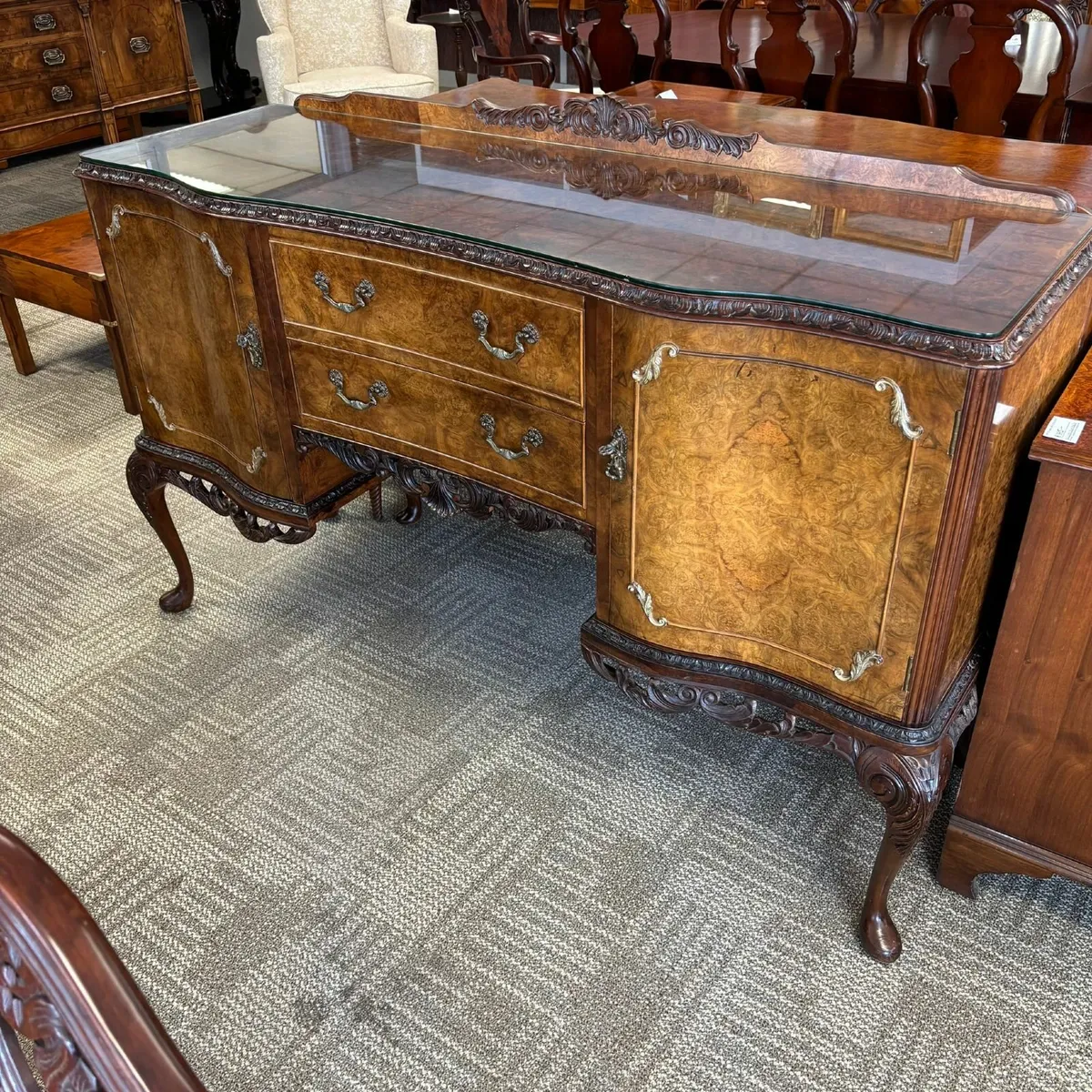 Fabulous walnut burr glass top Queen Anne style si - Image 1