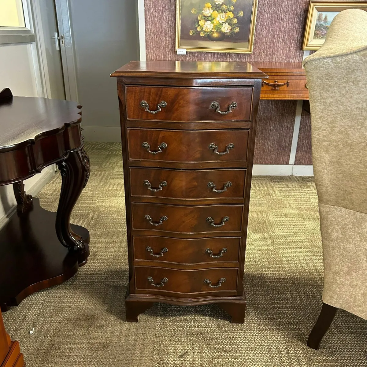 Mahogany bow chest of six drawers - Image 1