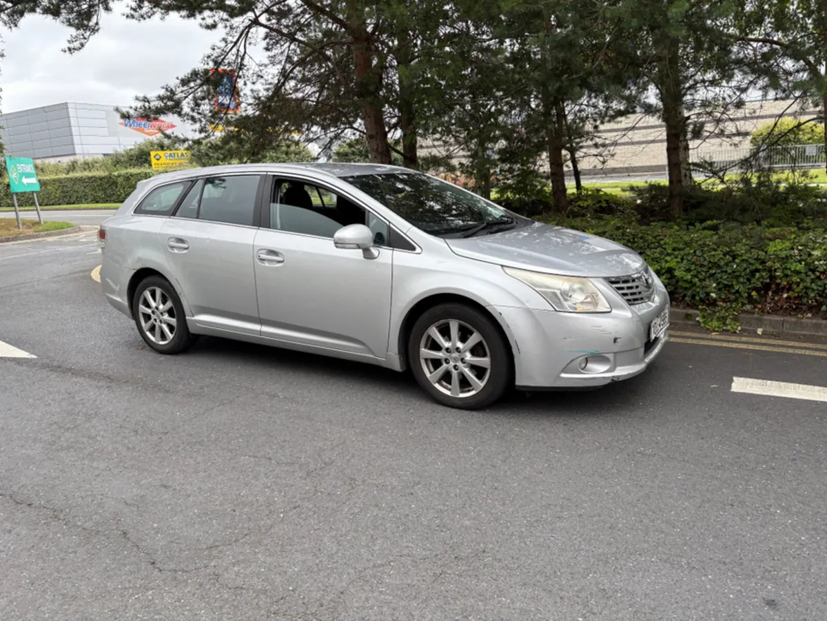 Toyota Avensis D-4D TR 5DR 2.0 OVERMOUNT - Image 1