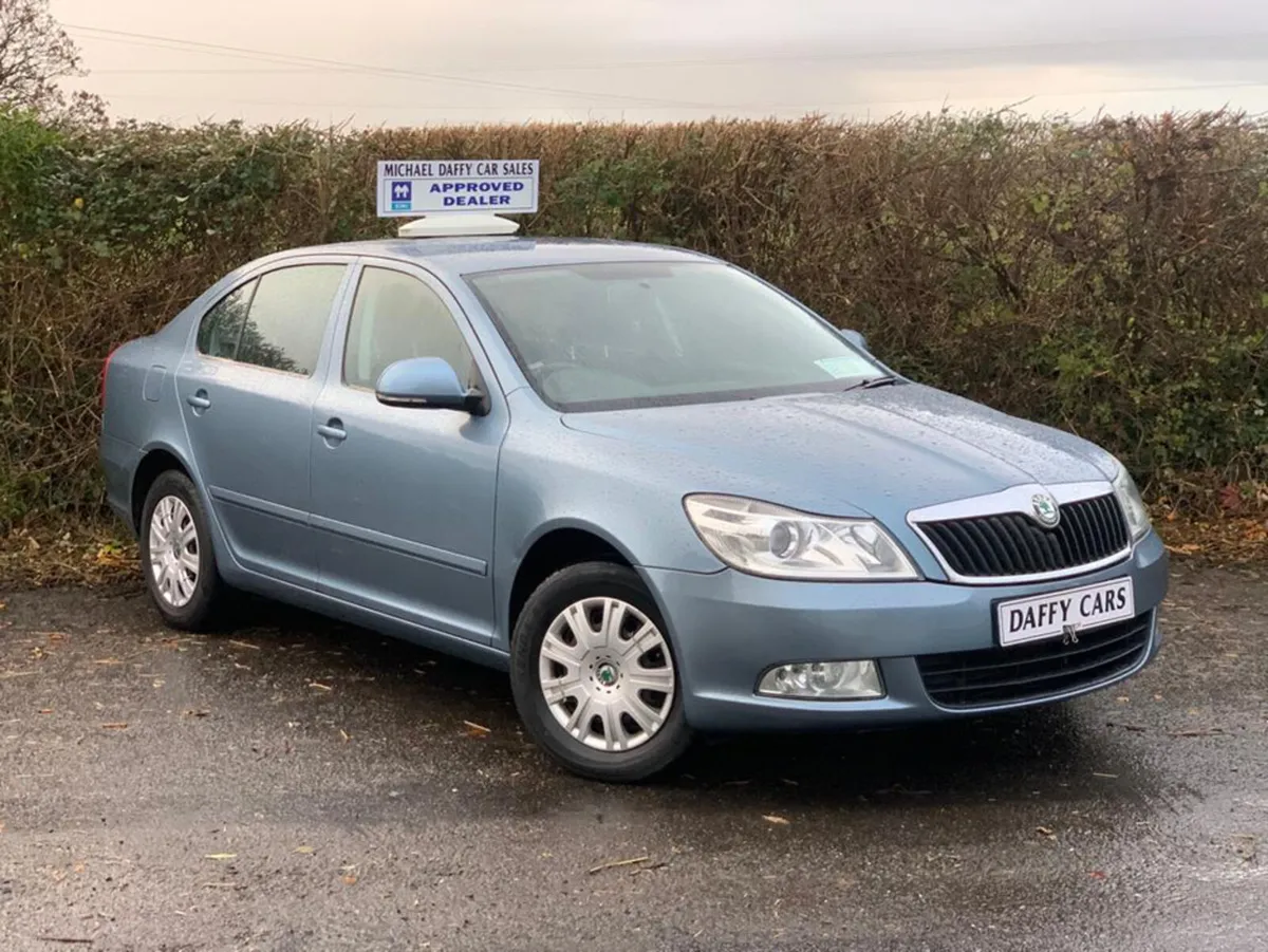 Skoda Octavia AMBIENTE 1.6 CR TDI 105HP 5DR - Image 2
