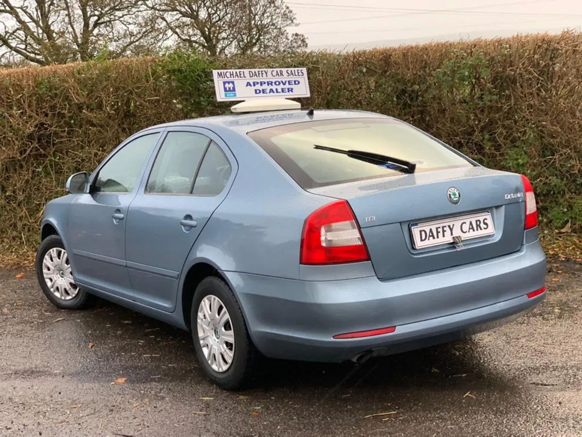 Skoda Octavia AMBIENTE 1.6 CR TDI 105HP 5DR - Image 3