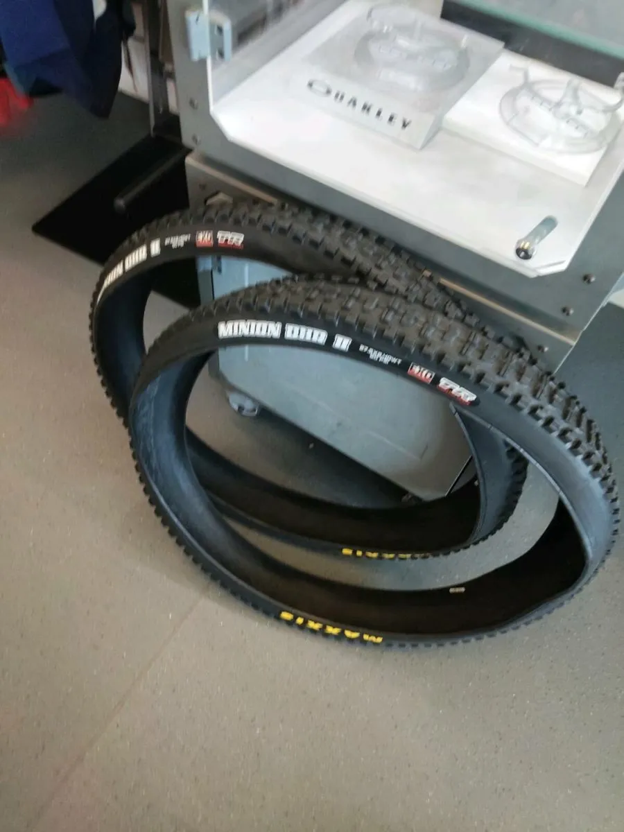 Maxxis minion dhr 27.5 - Image 1