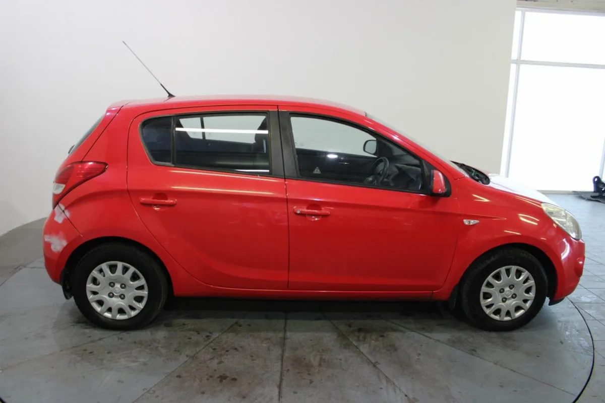 Hyundai i20 1.2 Classic 5 Door - Image 3
