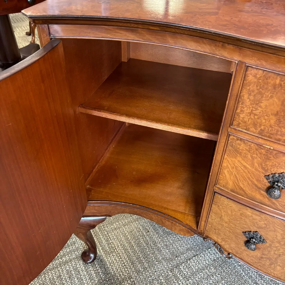Fabulous walnut Queen Anne style sideboard - Image 2