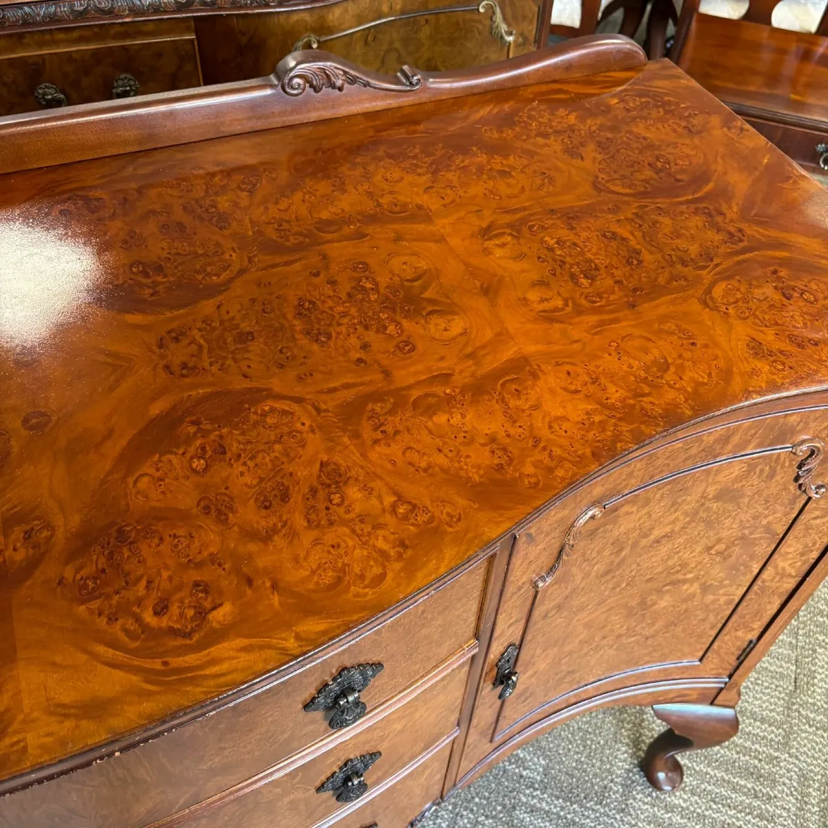 Fabulous walnut Queen Anne style sideboard - Image 3