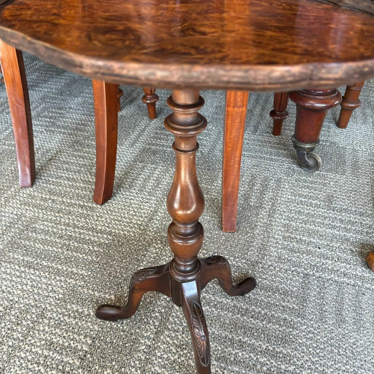 Beautiful walnut burr tripod wine side table - Image 3