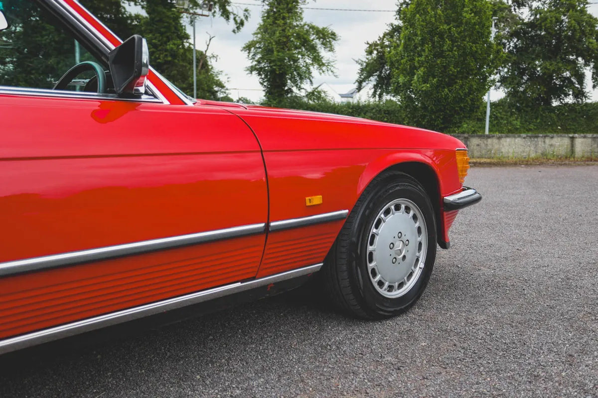1988 Mercedes-Benz R107 300 SL - Image 3