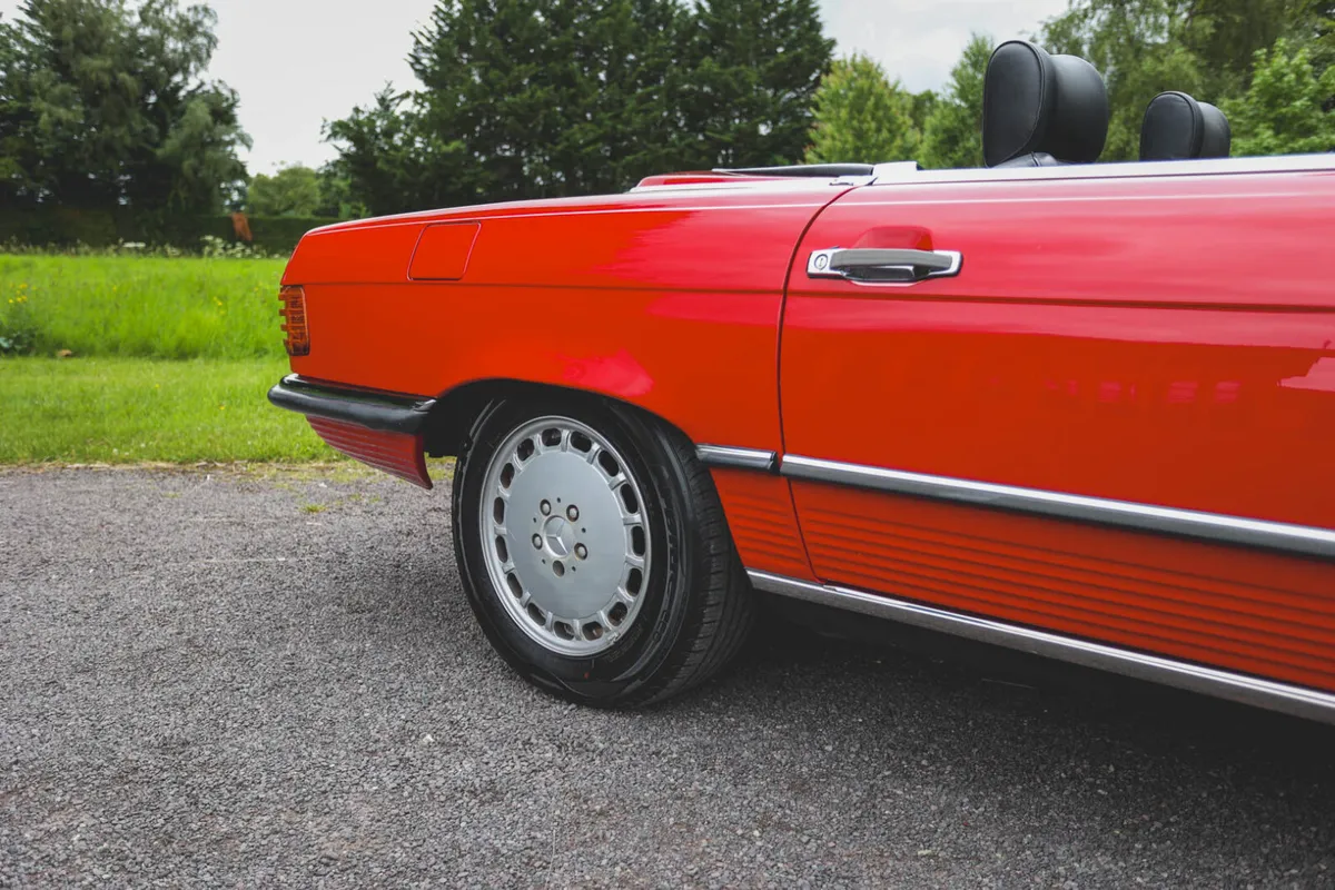 1988 Mercedes-Benz R107 300 SL - Image 4