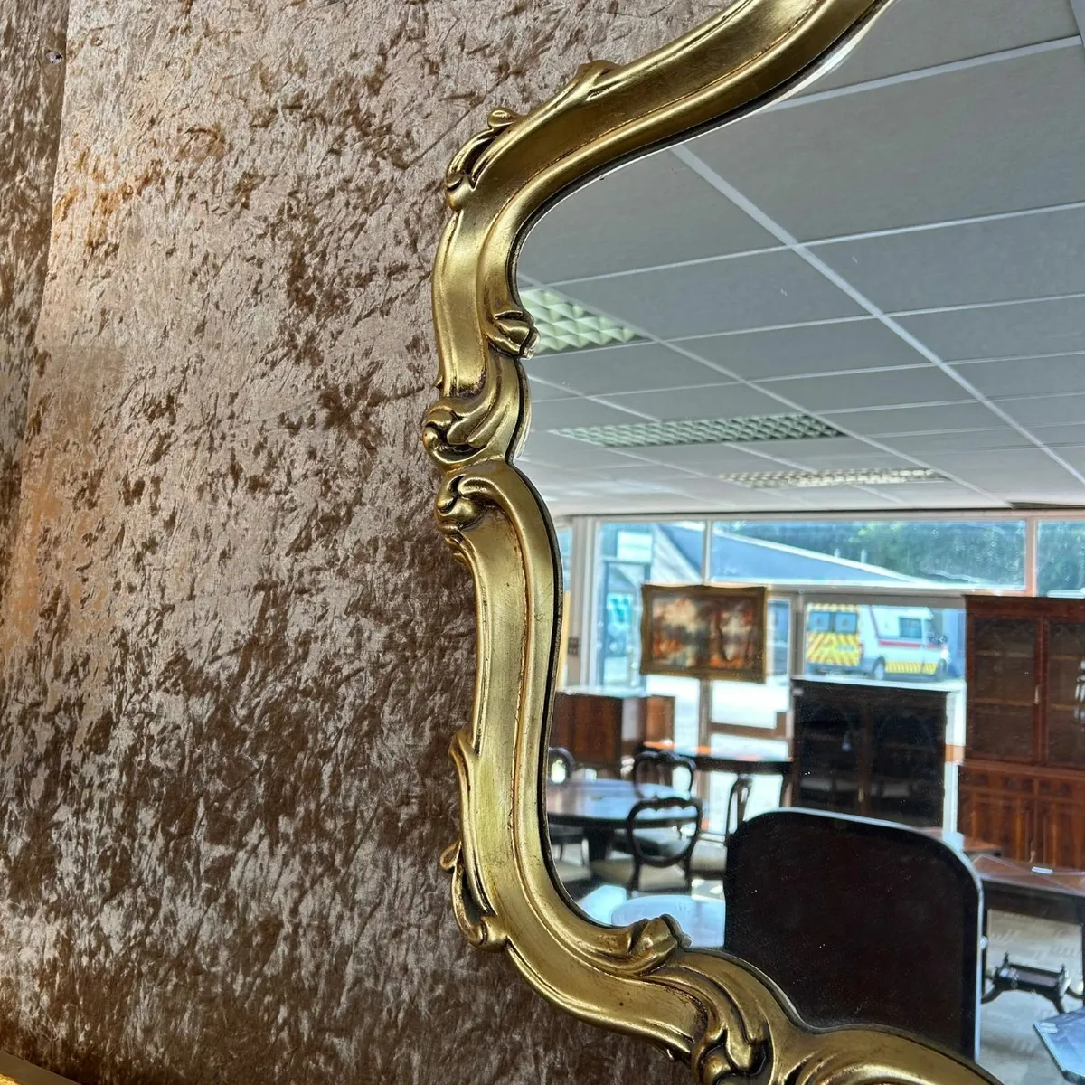 Beautiful gilt Rocco shaped wall mirror - Image 2