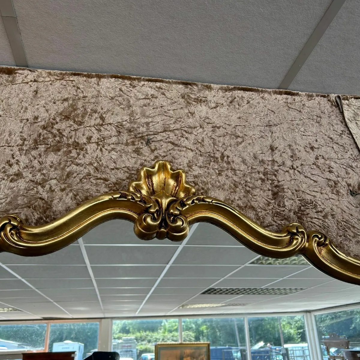 Beautiful gilt Rocco shaped wall mirror - Image 3