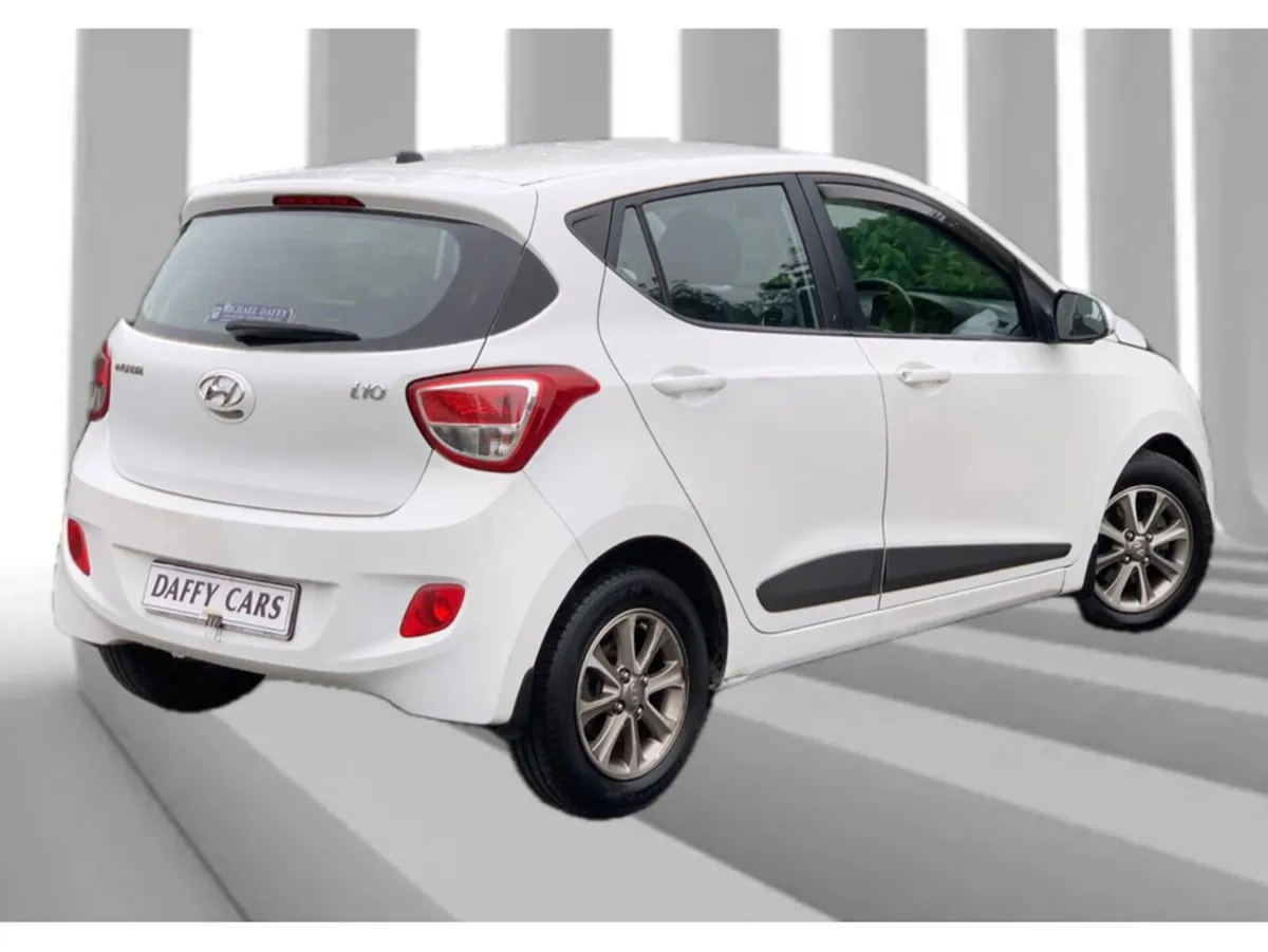 Hyundai i10 DELUXE 4DR - Image 4