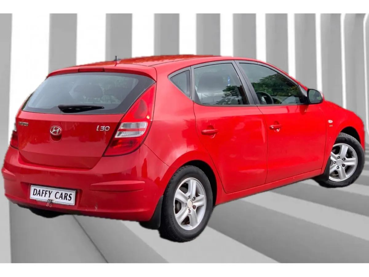 Hyundai i30 COMFORT 5DR - Image 4