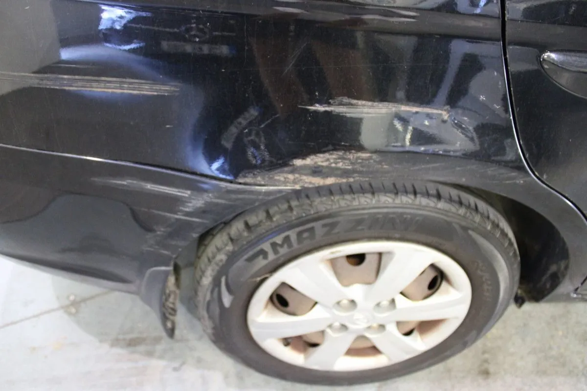 Hyundai Accent 1.4 Deluxe - Image 4