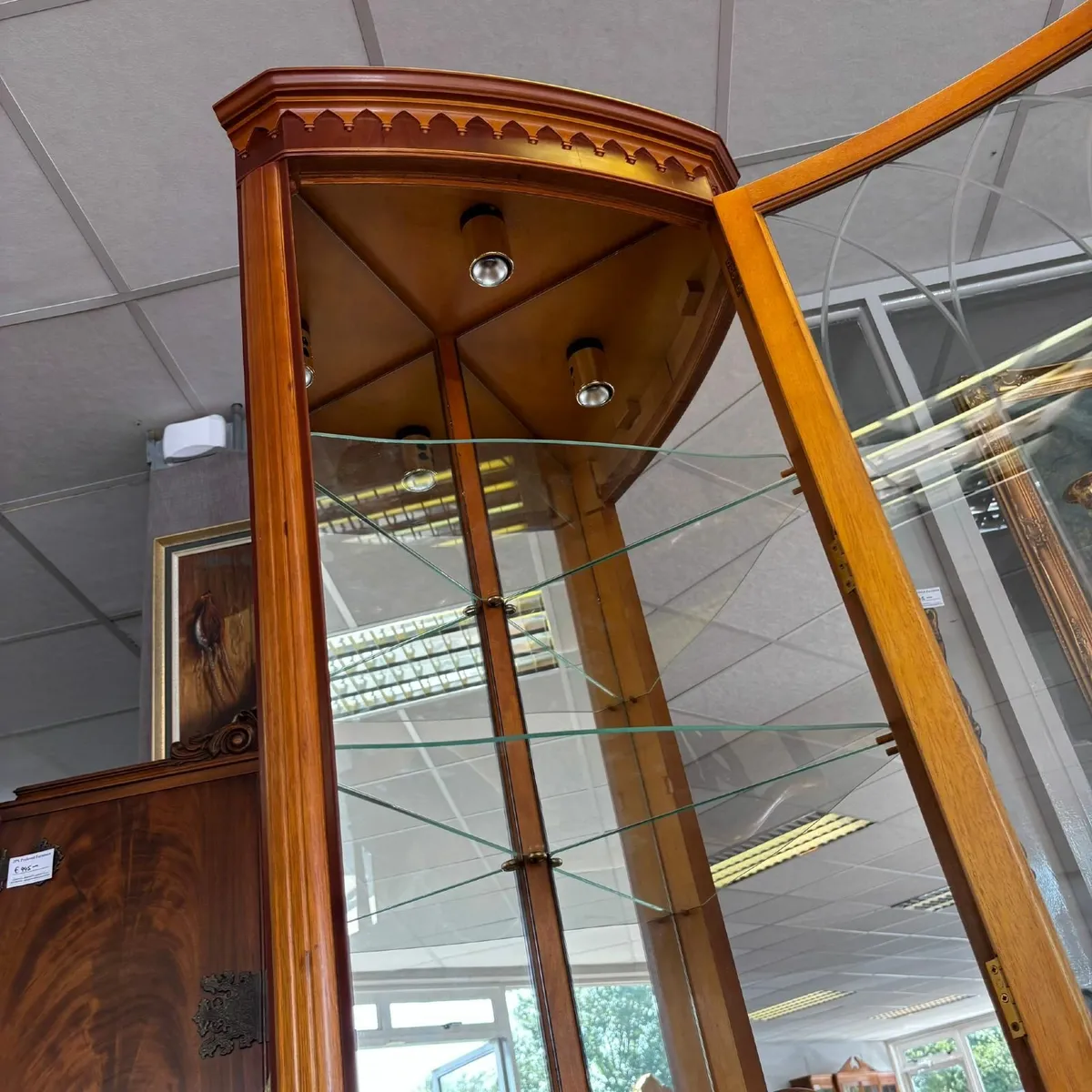 Beautiful yew bow front corner unit, with a light - Image 4